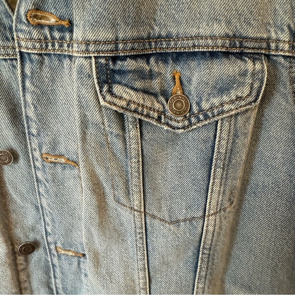 Old Navy Sherpa Lined Denim Jacket - Picture 7 of 9